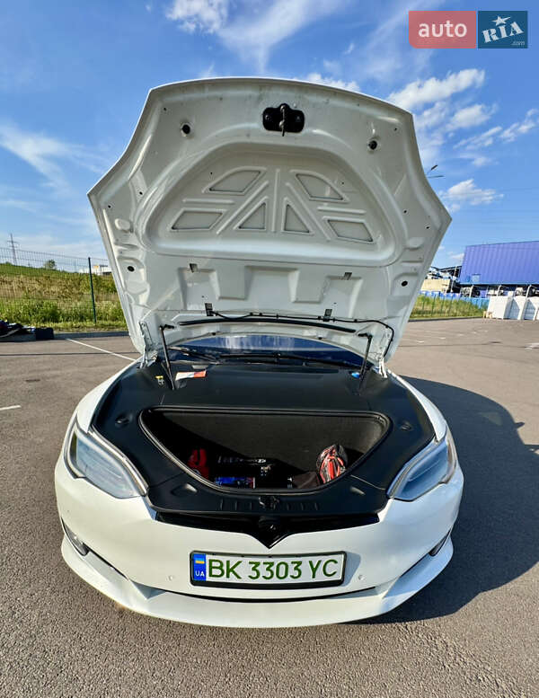 Ліфтбек Tesla Model S 2017 в Рівному