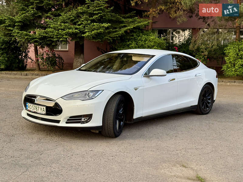 Ліфтбек Tesla Model S 2015 в Мукачевому