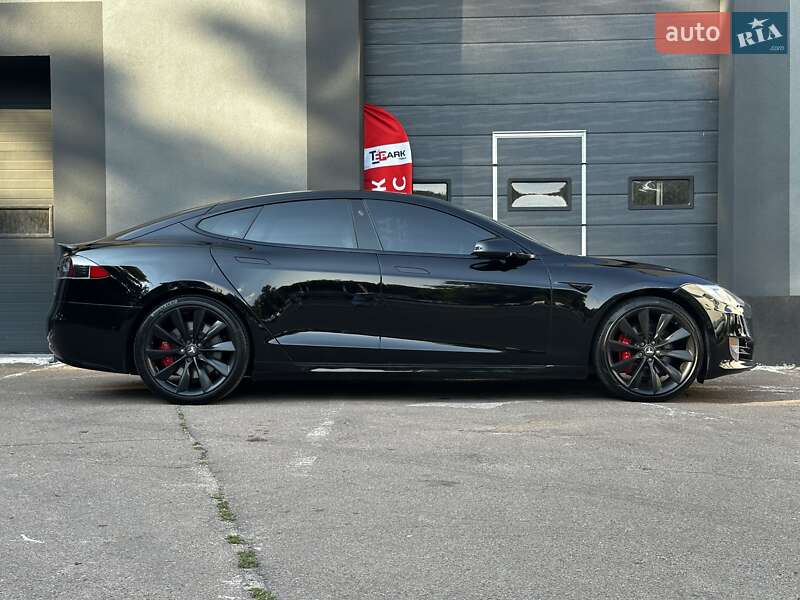 Лифтбек Tesla Model S 2020 в Киеве