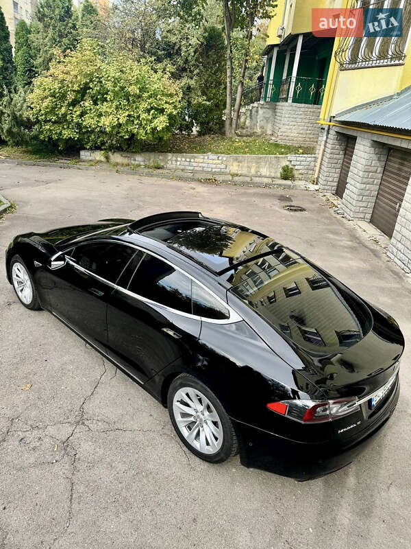 Ліфтбек Tesla Model S 2016 в Львові