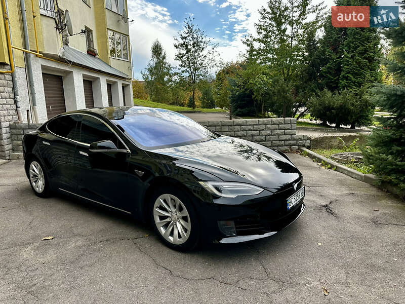 Ліфтбек Tesla Model S 2016 в Львові