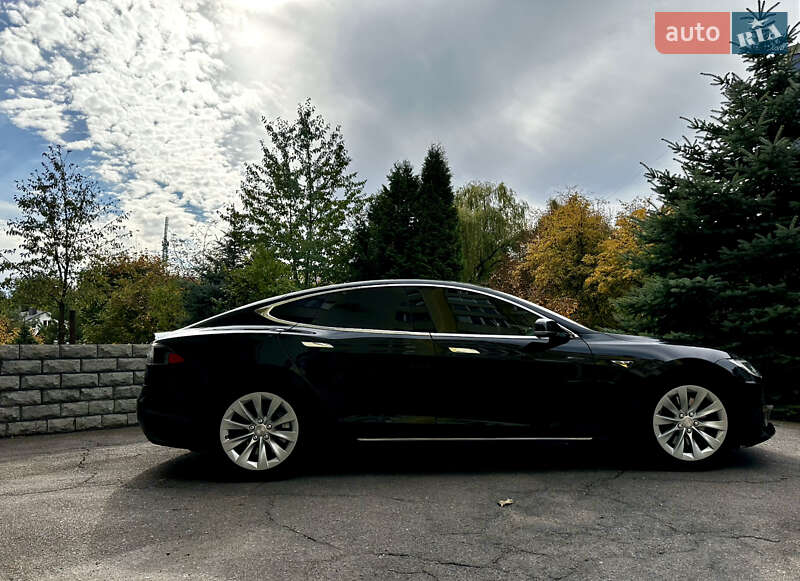 Ліфтбек Tesla Model S 2016 в Львові