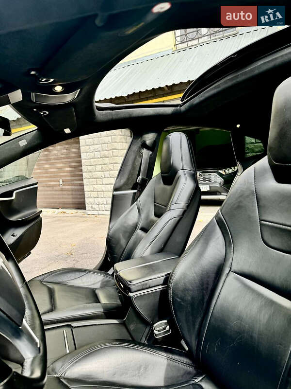 Ліфтбек Tesla Model S 2016 в Львові