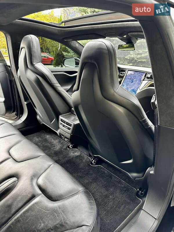 Ліфтбек Tesla Model S 2016 в Львові