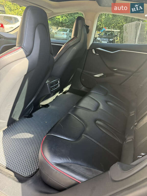 Ліфтбек Tesla Model S 2013 в Києві