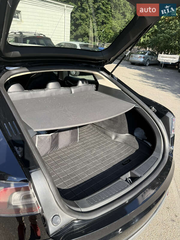 Ліфтбек Tesla Model S 2013 в Києві