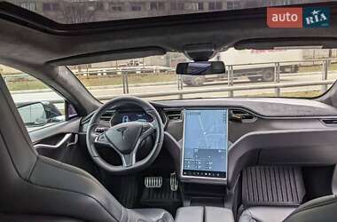 Лифтбек Tesla Model S 2015 в 