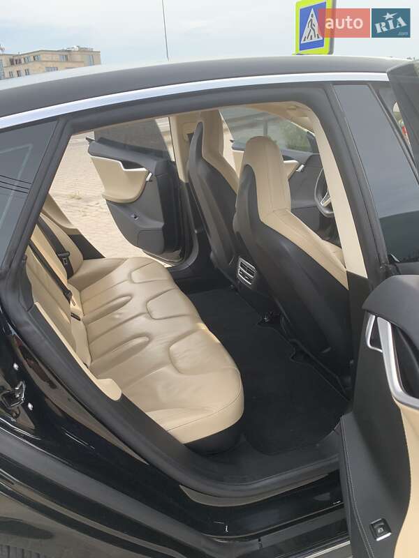 Ліфтбек Tesla Model S 2013 в Львові