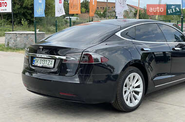 Лифтбек Tesla Model S 2018 в 