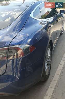 Лифтбек Tesla Model S 2015 в Ирпене