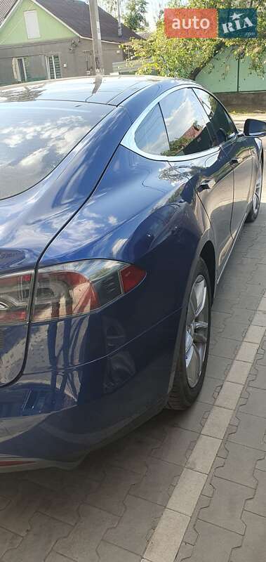 Ліфтбек Tesla Model S 2015 в Ірпені