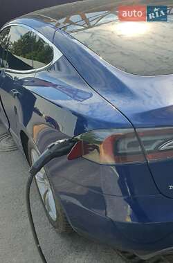 Лифтбек Tesla Model S 2015 в Ирпене