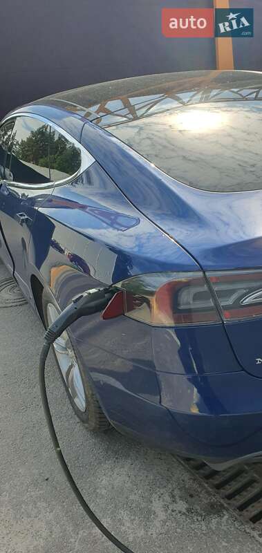Ліфтбек Tesla Model S 2015 в Ірпені