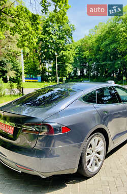 Лифтбек Tesla Model S 2015 в 