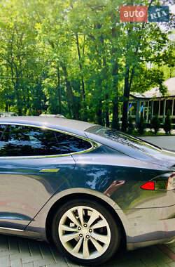 Лифтбек Tesla Model S 2015 в 
