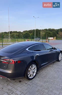 Лифтбек Tesla Model S 2015 в 