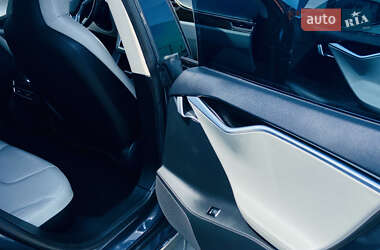 Лифтбек Tesla Model S 2015 в 