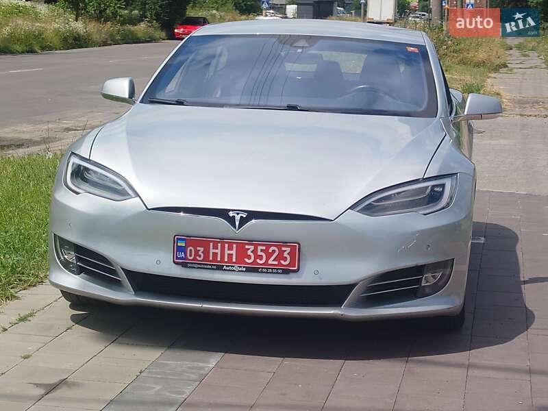 Лифтбек Tesla Model S 2016 в Луцке