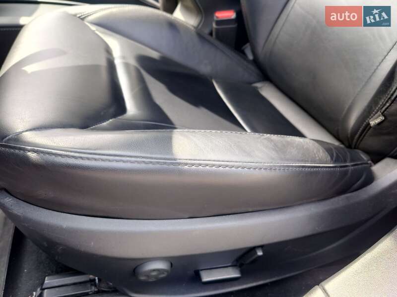 Лифтбек Tesla Model S 2016 в Луцке