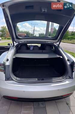 Лифтбек Tesla Model S 2016 в 