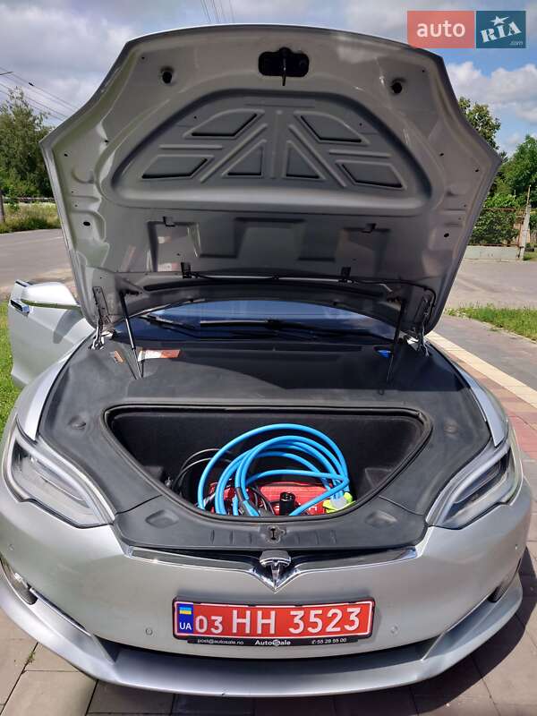 Лифтбек Tesla Model S 2016 в Луцке