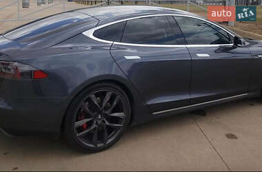 Лифтбек Tesla Model S 2015 в Львове