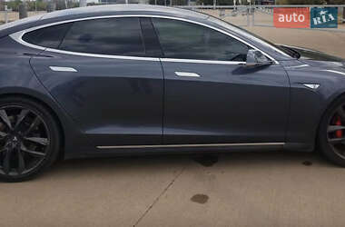 Лифтбек Tesla Model S 2015 в Львове