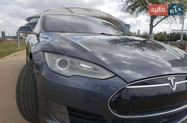 Лифтбек Tesla Model S 2015 в 
