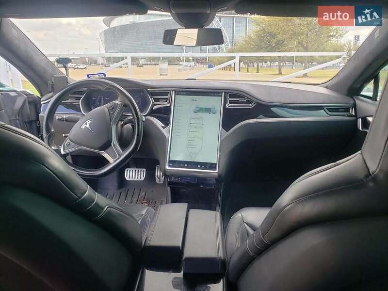 Лифтбек Tesla Model S 2015 в Львове