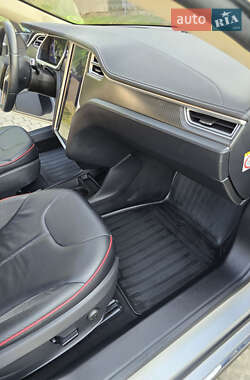 Лифтбек Tesla Model S 2013 в 