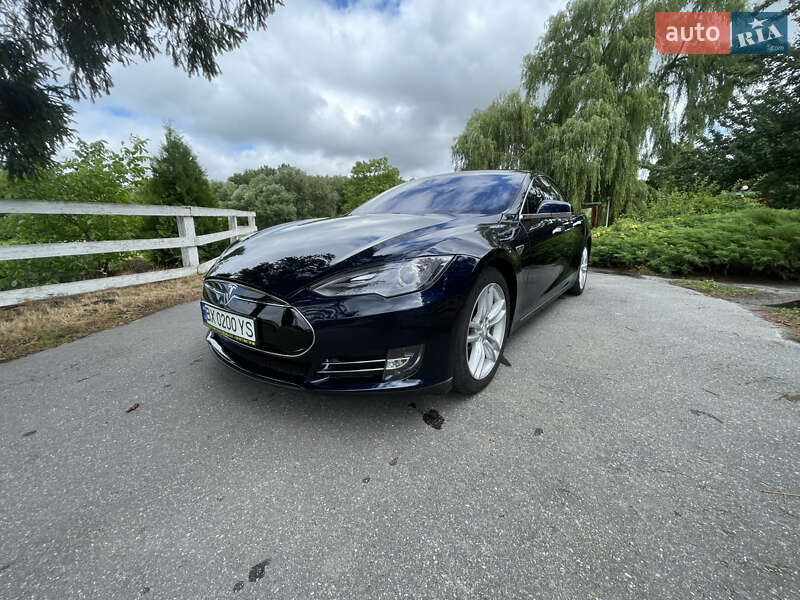 Лифтбек Tesla Model S 2013 в Любаре