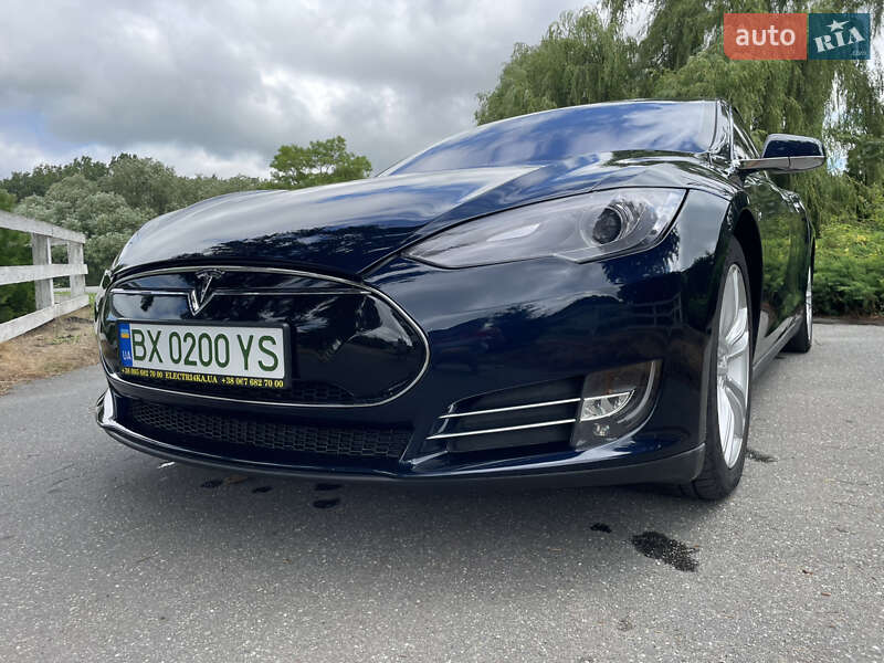 Лифтбек Tesla Model S 2013 в Любаре