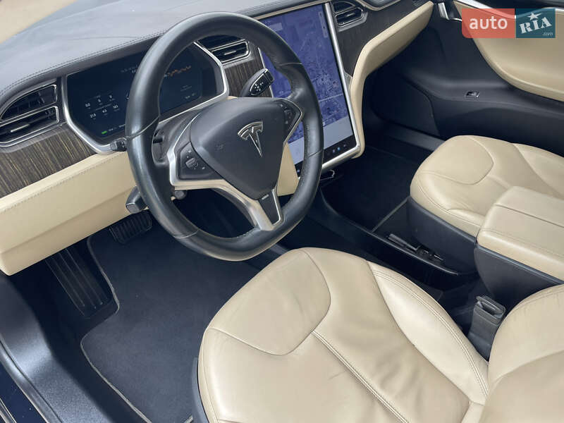 Лифтбек Tesla Model S 2013 в Любаре
