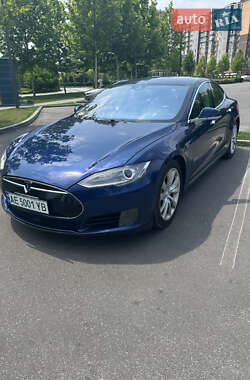 Ліфтбек Tesla Model S 2015 в Дніпрі
