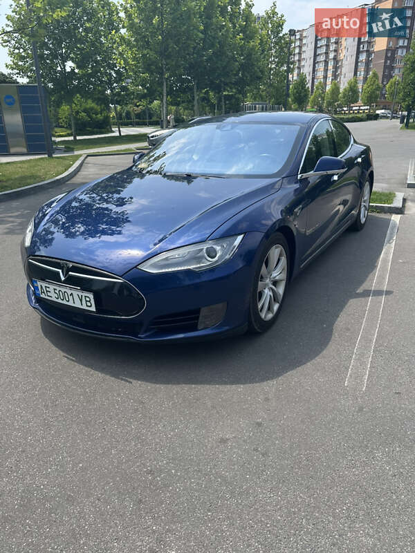 Tesla Model S 2015
