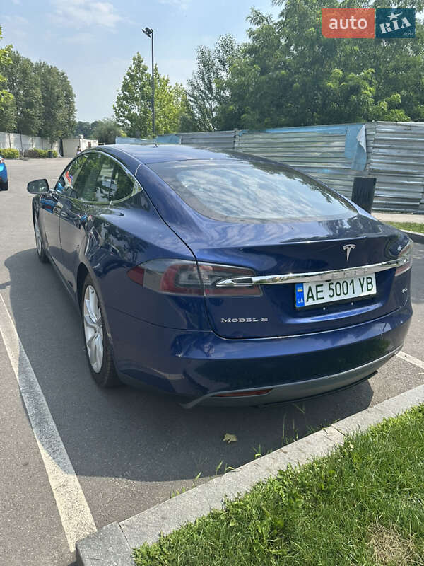 Лифтбек Tesla Model S 2015 в Днепре
