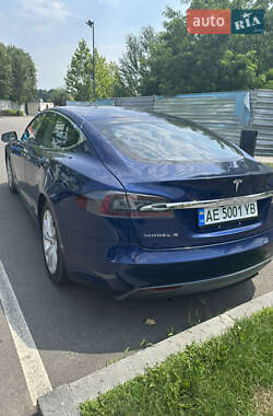 Лифтбек Tesla Model S 2015 в 