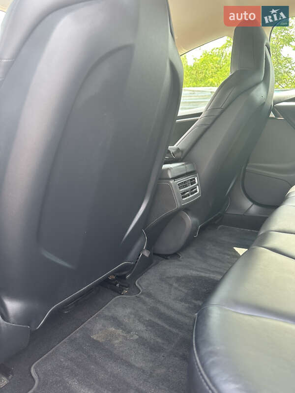 Лифтбек Tesla Model S 2015 в Днепре