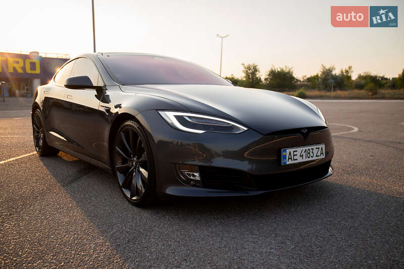 Лифтбек Tesla Model S 2017 в Днепре
