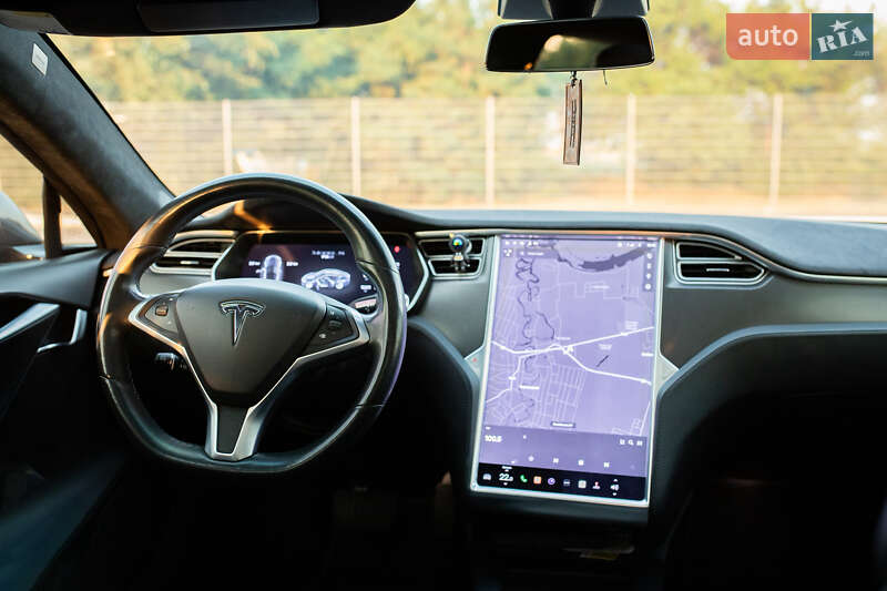 Лифтбек Tesla Model S 2017 в Днепре