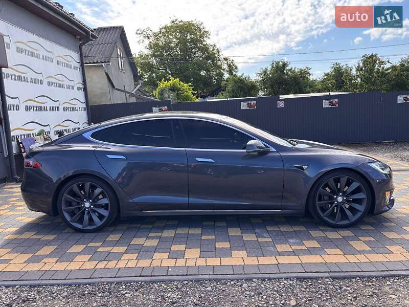 Ліфтбек Tesla Model S 2017 в Львові