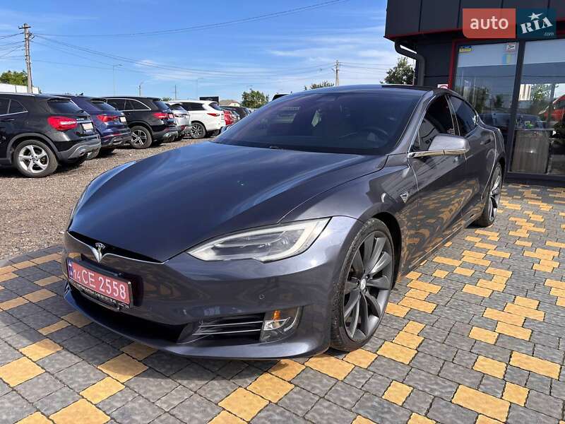 Ліфтбек Tesla Model S 2017 в Львові