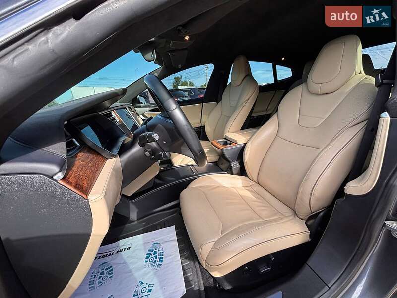 Ліфтбек Tesla Model S 2017 в Львові