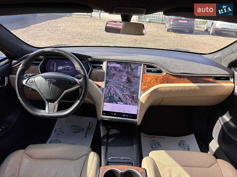 Ліфтбек Tesla Model S 2017 в Львові