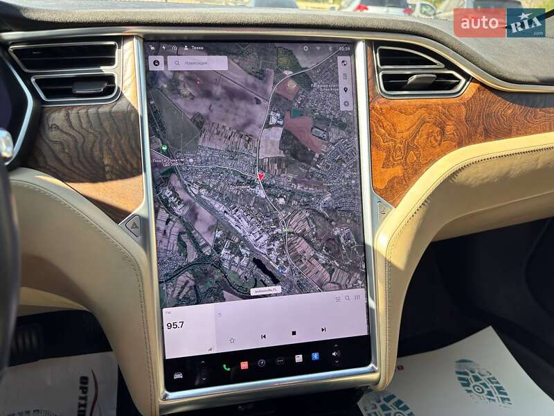 Ліфтбек Tesla Model S 2017 в Львові