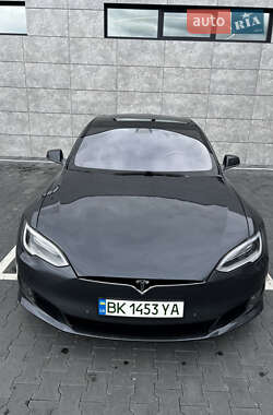 Лифтбек Tesla Model S 2016 в 