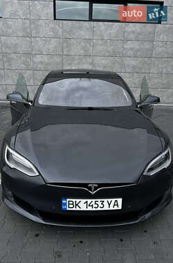 Лифтбек Tesla Model S 2016 в 