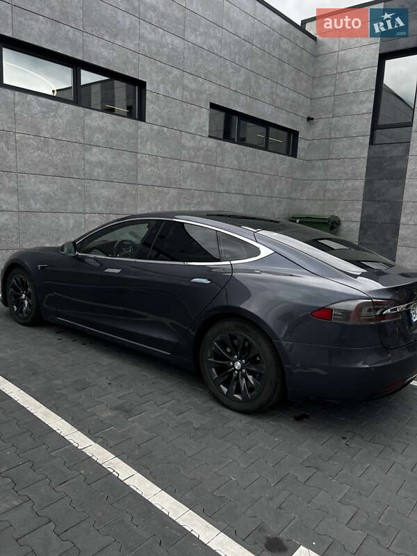 Ліфтбек Tesla Model S 2016 в Сарнах