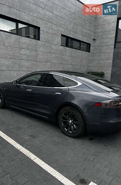 Лифтбек Tesla Model S 2016 в 