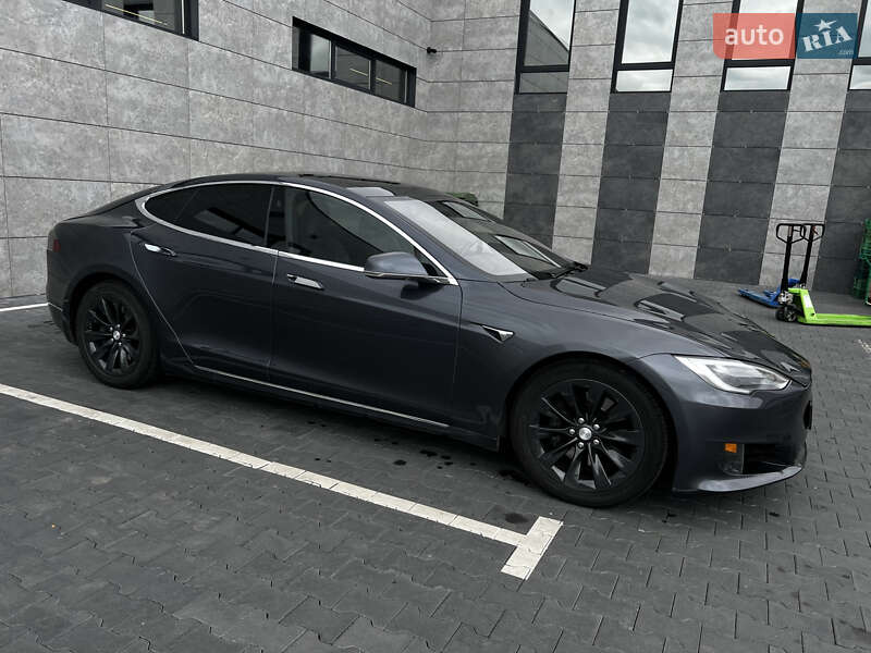 Ліфтбек Tesla Model S 2016 в Сарнах